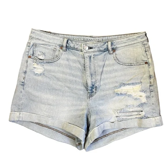 American Eagle Women's Size 14Distressed Cuffed Mom Jean Shorts Light Wash Blue - Picture 1 of 9